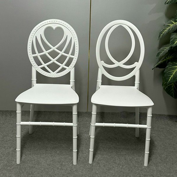 2 mẫu ghế nhựa đúc tại Đại Lợi ( Heart và Olin)